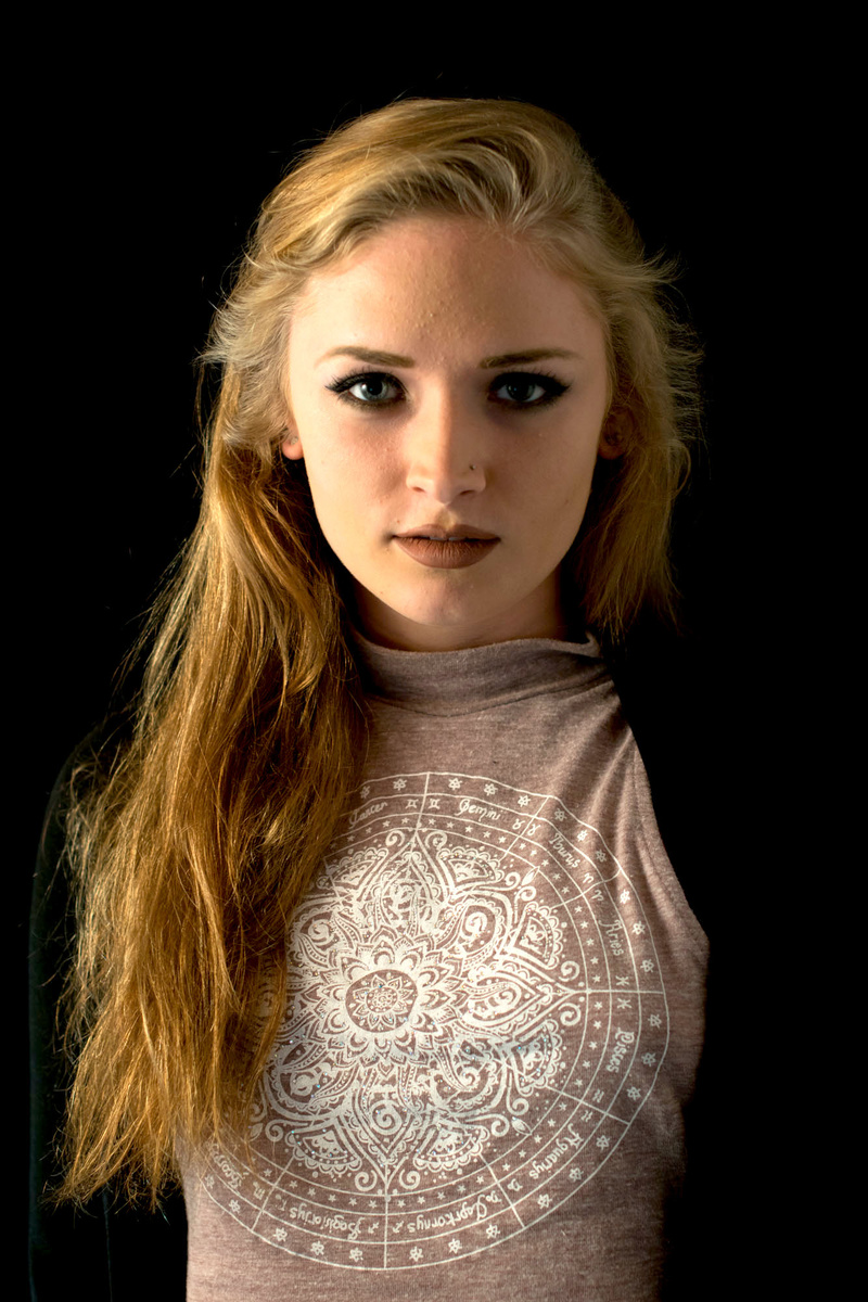 Female model photo shoot of lauren_gold570