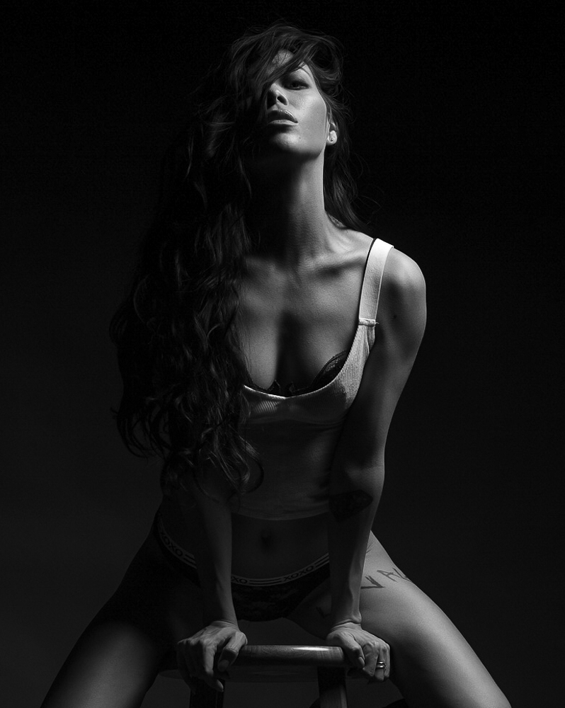 Female model photo shoot of Domino Morose