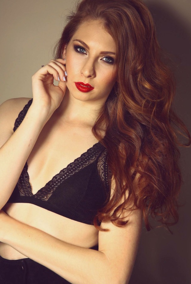 Female model photo shoot of Alannah Cullenaine