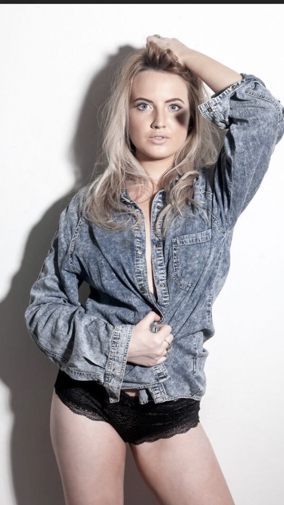 Female model photo shoot of Michaela Leslie