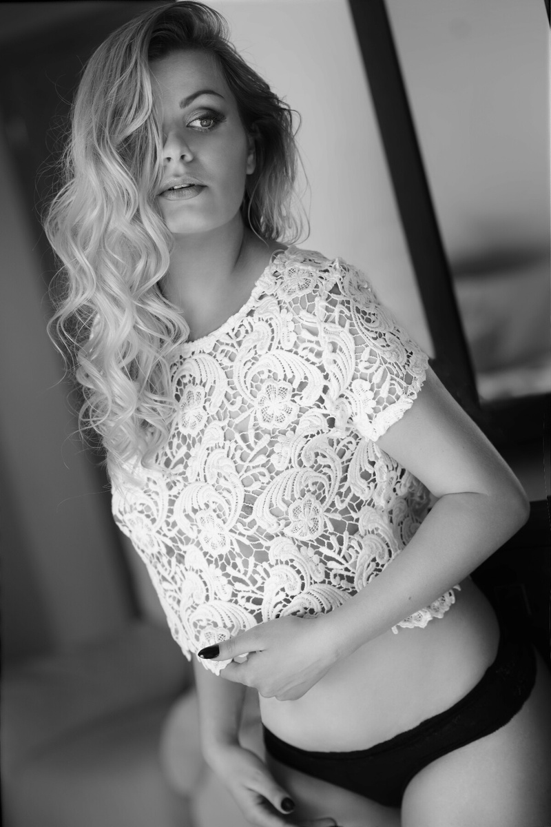 Female model photo shoot of Edita Waszkiewicz in UK