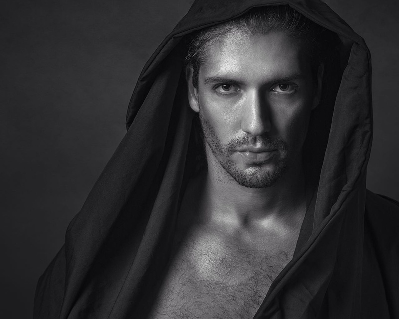 Male model photo shoot of Simon Tuit