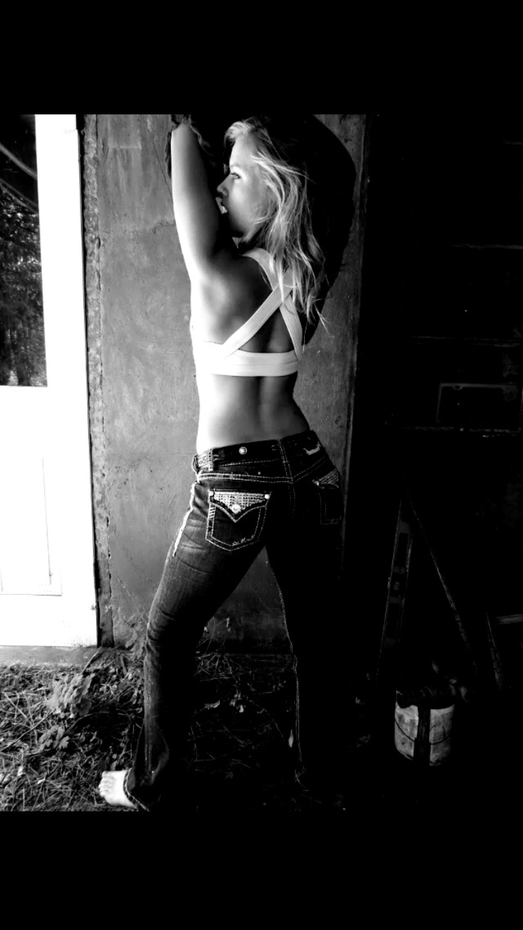 Female model photo shoot of Rrcampbell in Pollock pines