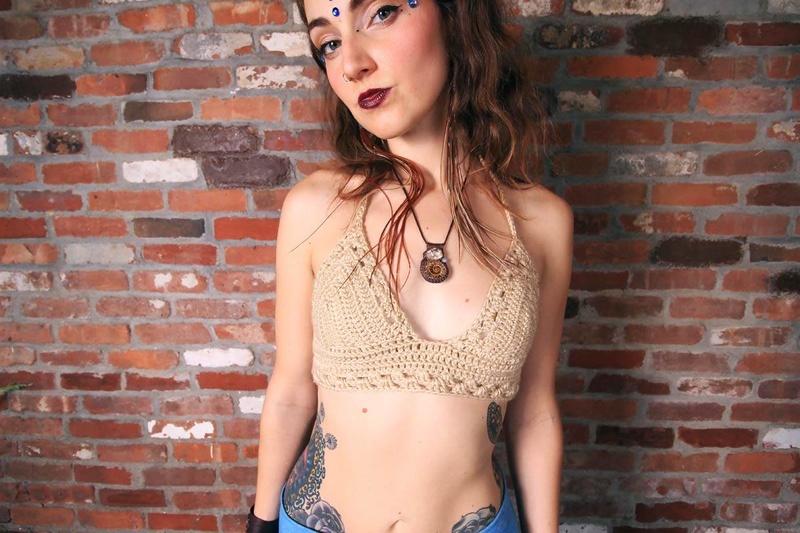 Female model photo shoot of serpentine_sorceress 