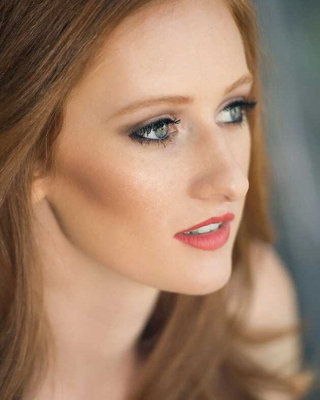Female model photo shoot of Melinda_the_red