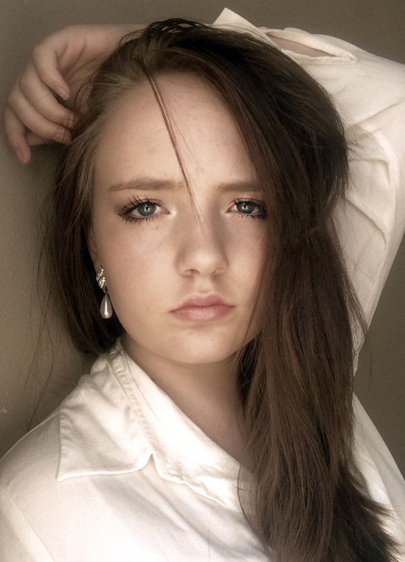 Female model photo shoot of Emilym17