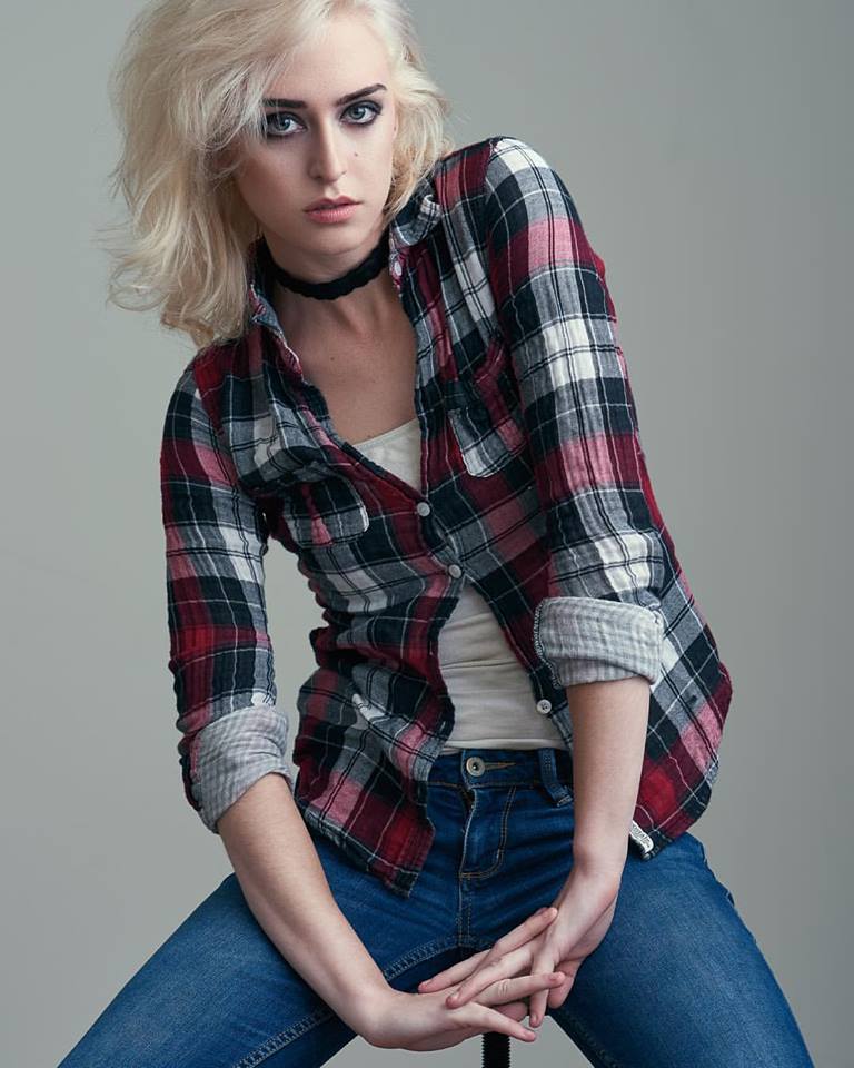 Female model photo shoot of Jenny Linke