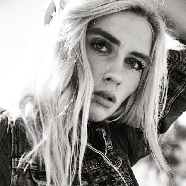 Female model photo shoot of Holly Emily Buls