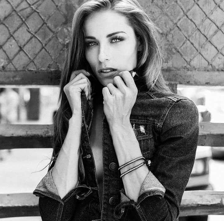 Female model photo shoot of Shaelynn Kimber