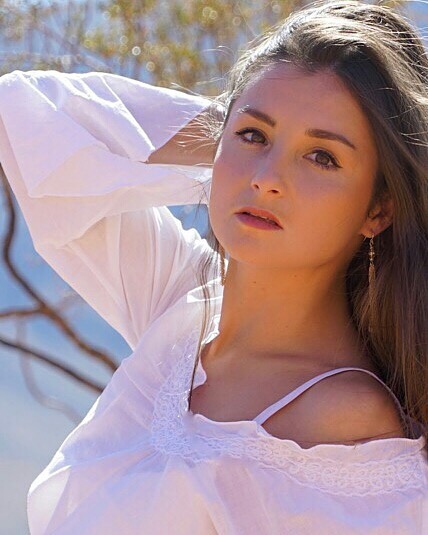 Female model photo shoot of dana _b1