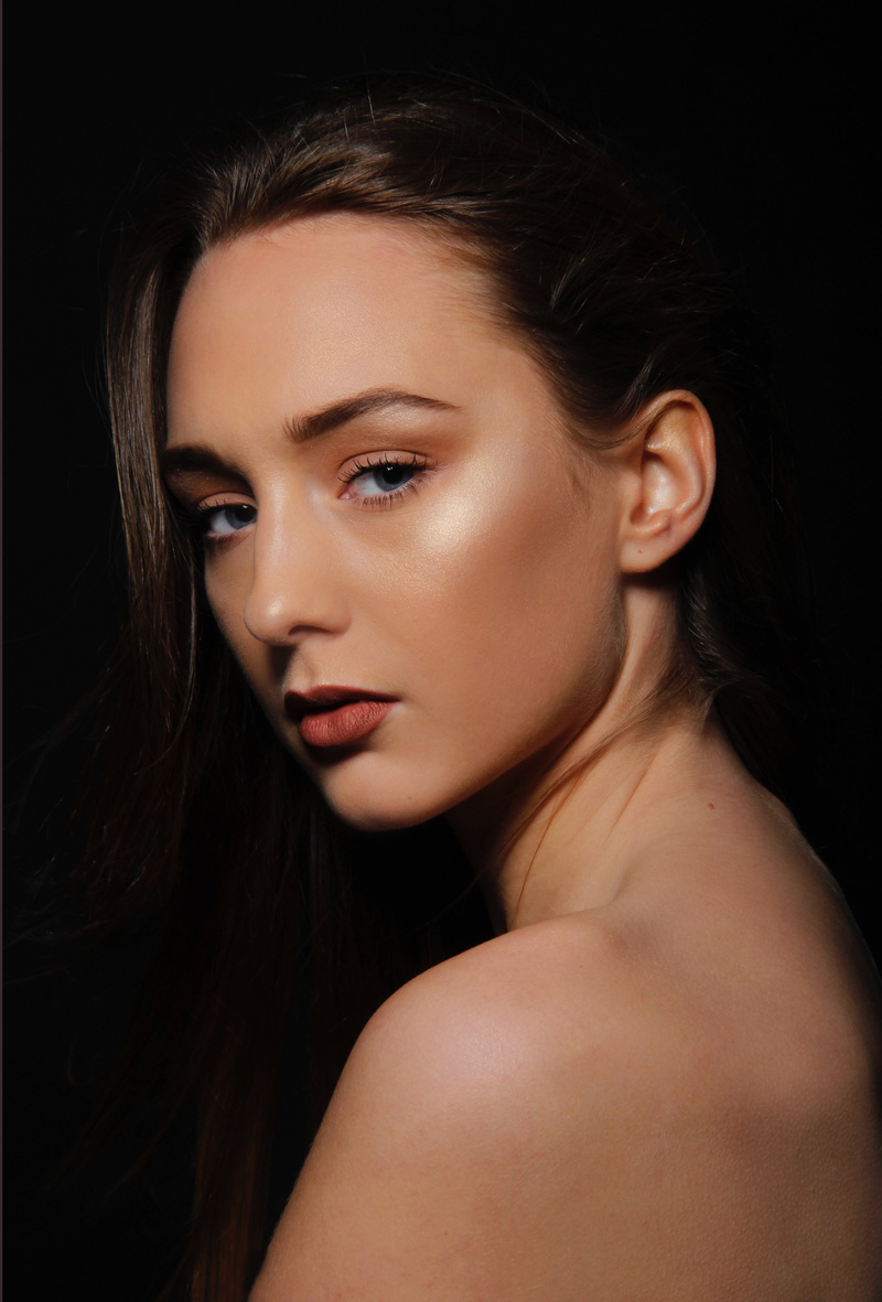 Female model photo shoot of Rebeccascobie