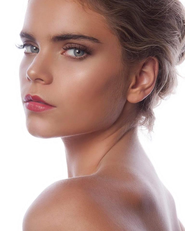 Female model photo shoot of Rach_S in Crown Studios Gold Coast