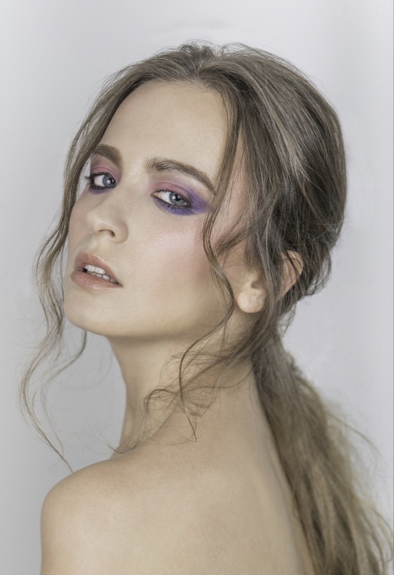 Female model photo shoot of Lena Kreshchuk