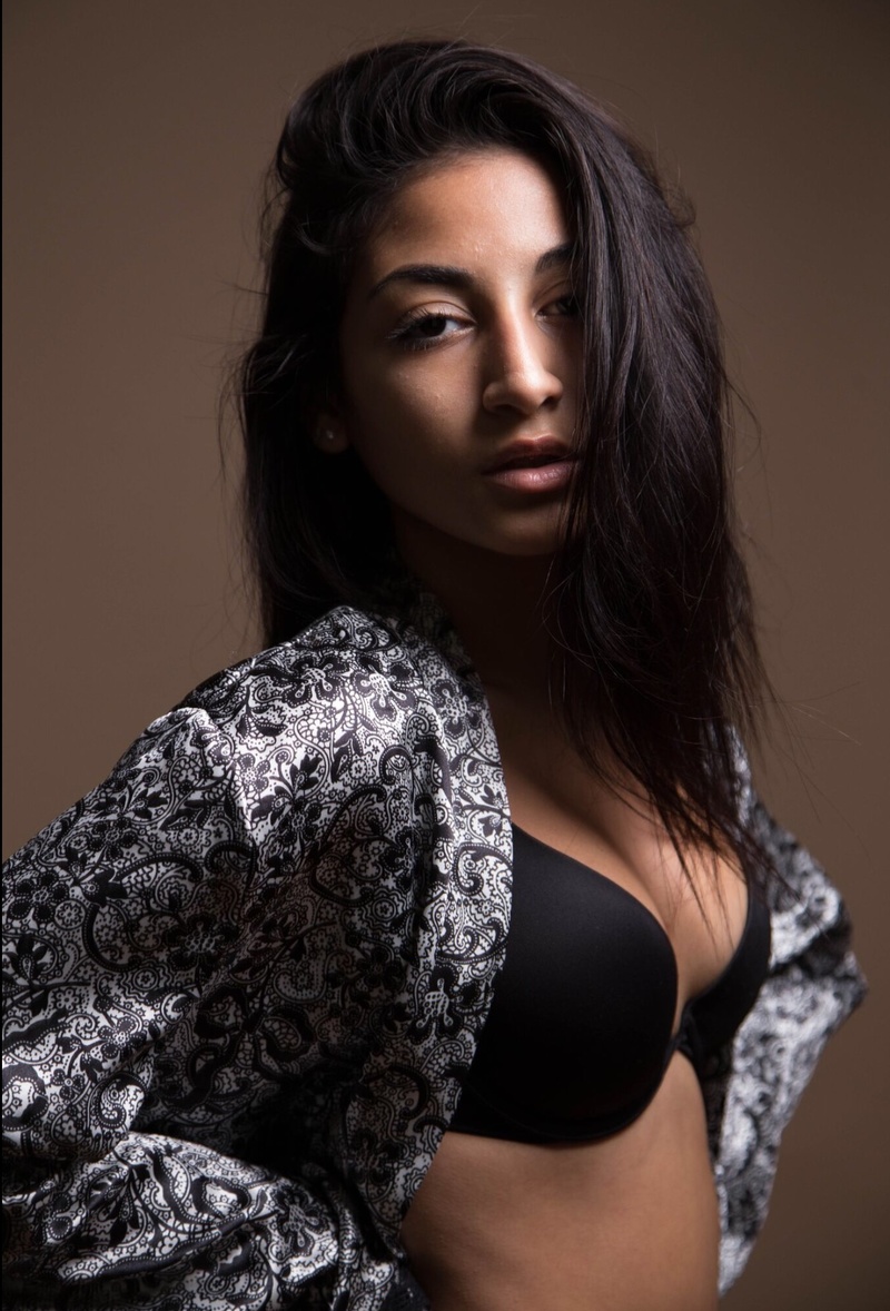 Female model photo shoot of LatinaBarbiee