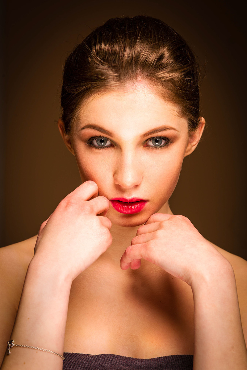 Female model photo shoot of zalia by Smoshkov
