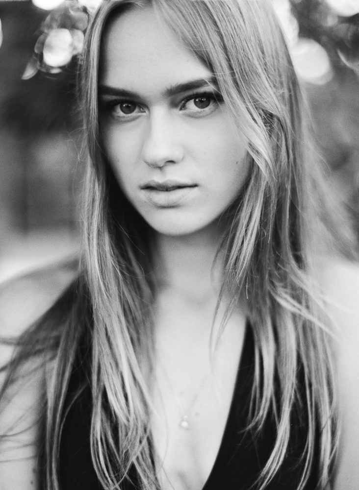 Female model photo shoot of Valentina Mizula