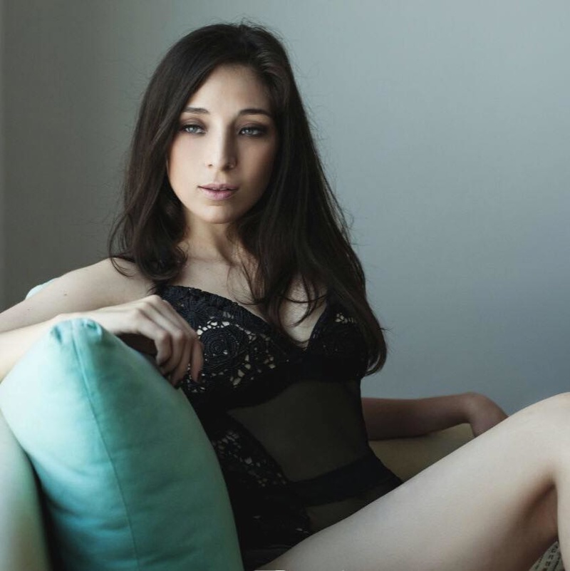 Female model photo shoot of Valeria Lobato
