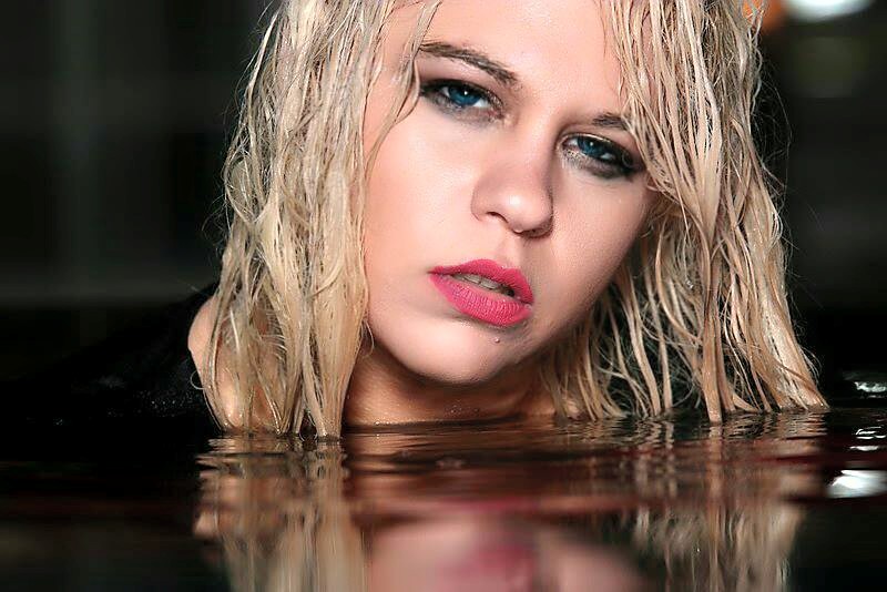 Female model photo shoot of Samantha Falk