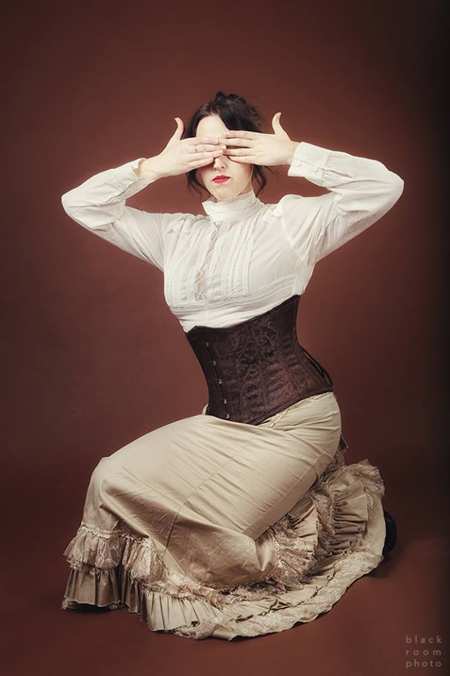 Female model photo shoot of Dahlia Delacroix