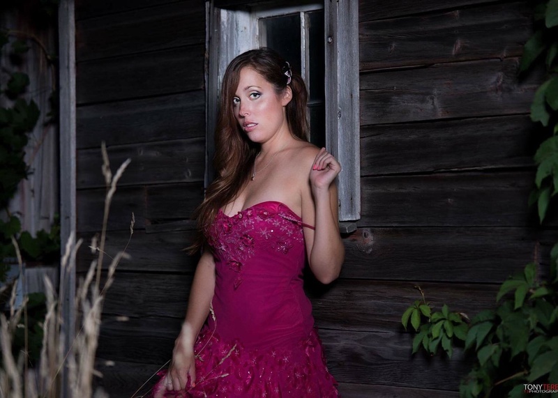 Female model photo shoot of Ambernicole