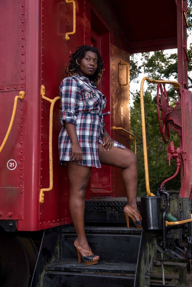 Female model photo shoot of Tracy Dot by Memphis Meyham in Germantown