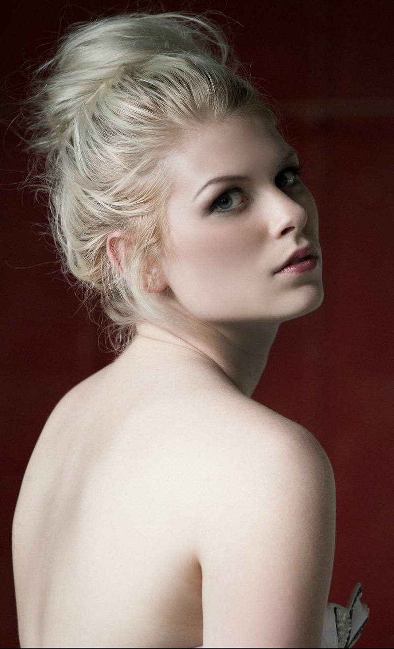 Female model photo shoot of Erin Dew