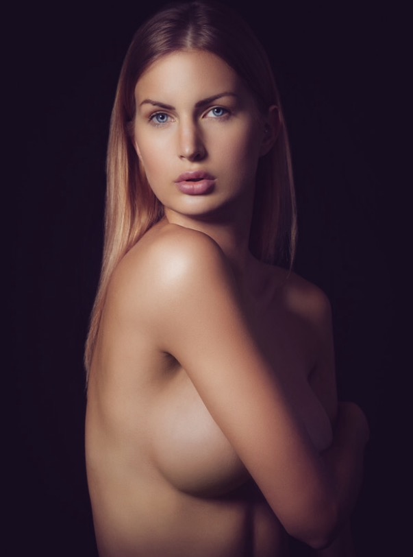 Female model photo shoot of Sarah Deillon