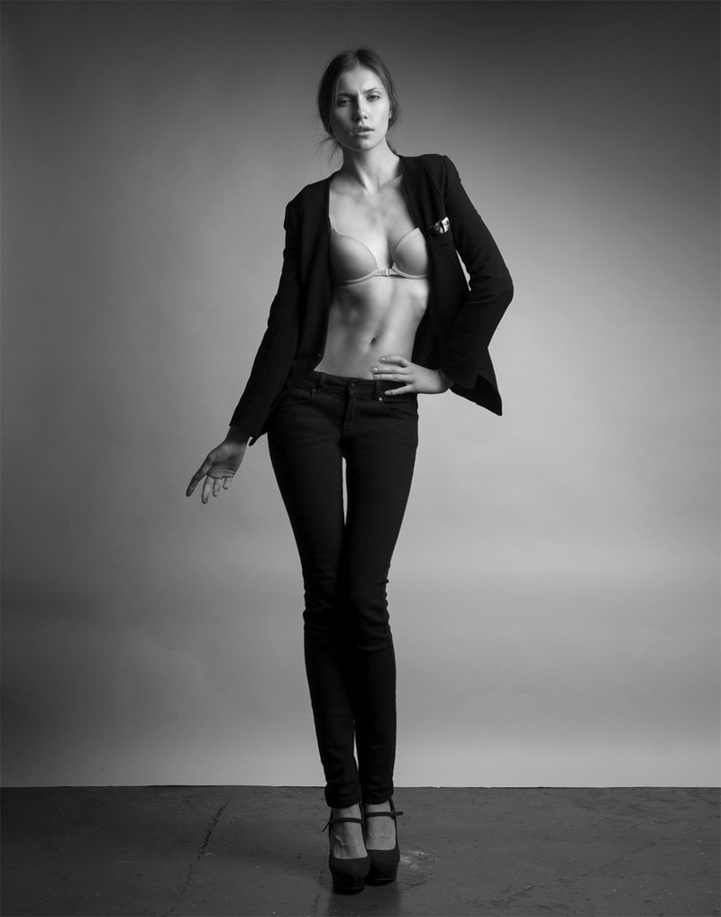 Female model photo shoot of Jelena_Lena