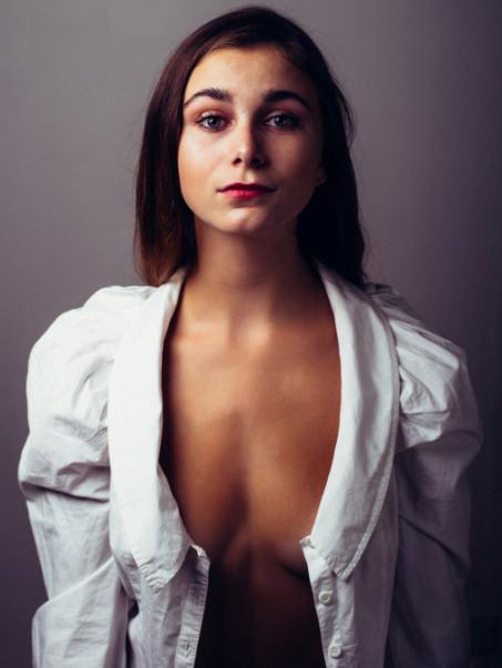 Female model photo shoot of Chloe Shep