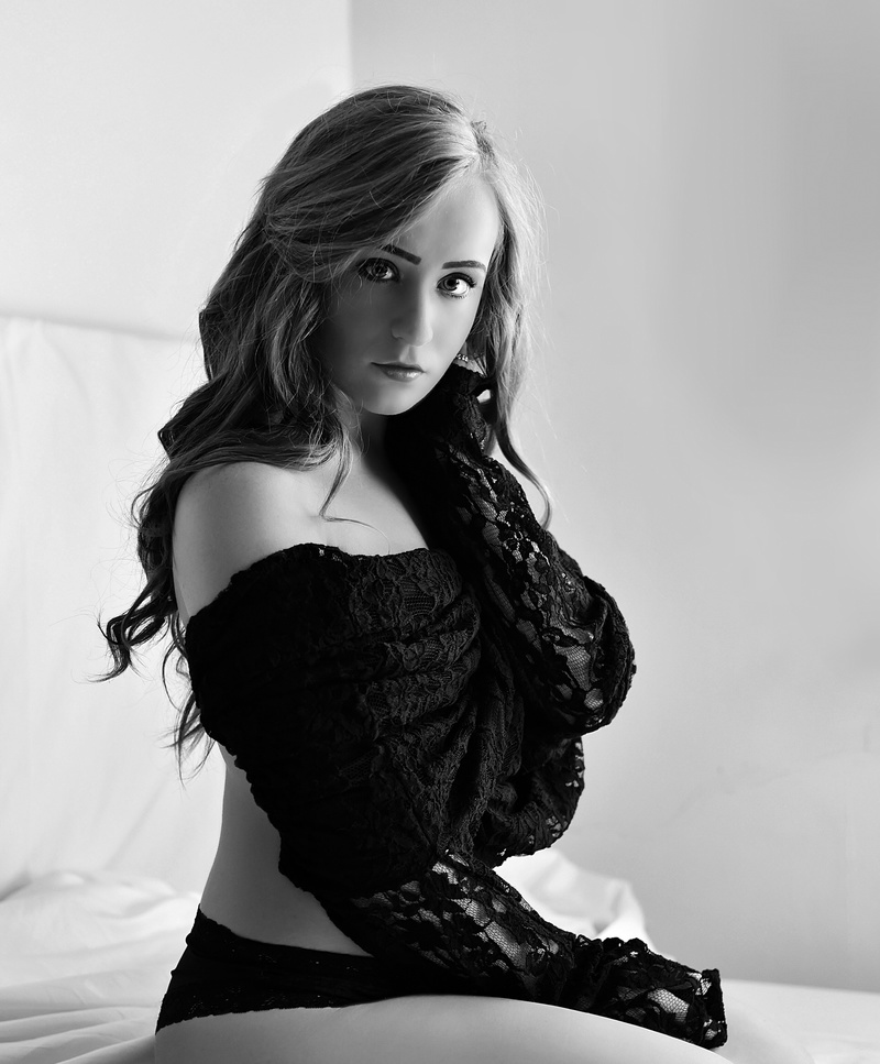 Female model photo shoot of Anastasia Rose