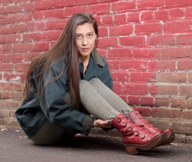 Female model photo shoot of JasmineIsabelle in Downtown, Bend, Oregon
