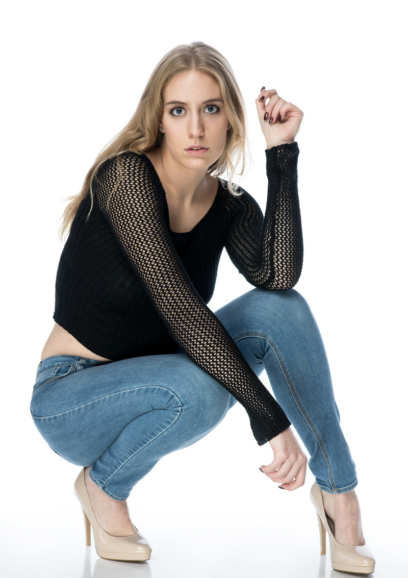 Female model photo shoot of RaechelMadden