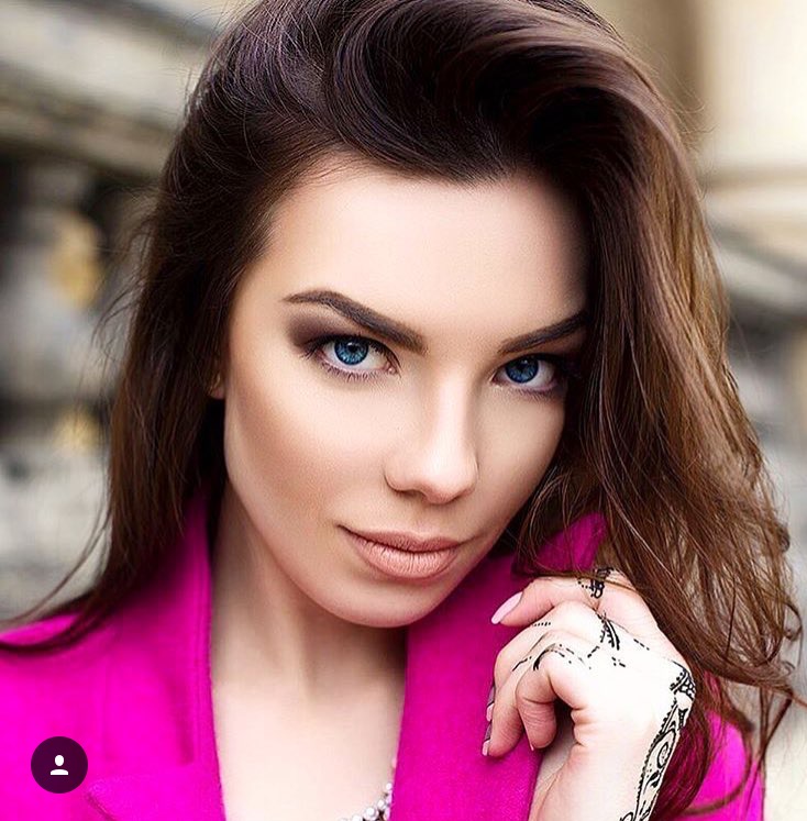 Female model photo shoot of Alisa Arslanova 