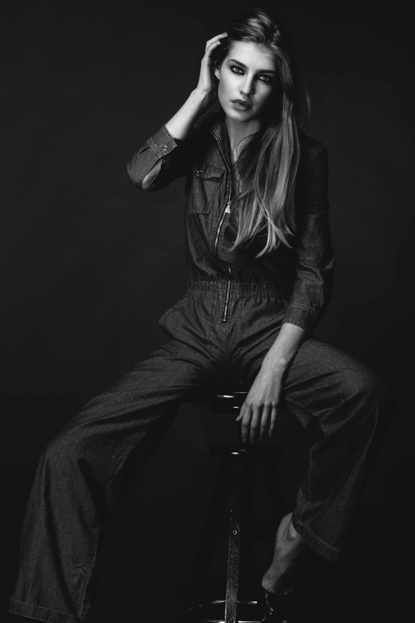 Female model photo shoot of Lara Carbone