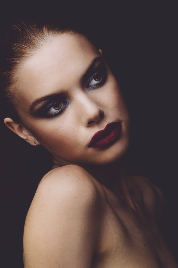 Female model photo shoot of Lara Carbone