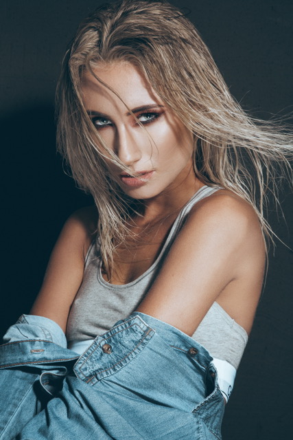 Female model photo shoot of Georgia Ellson