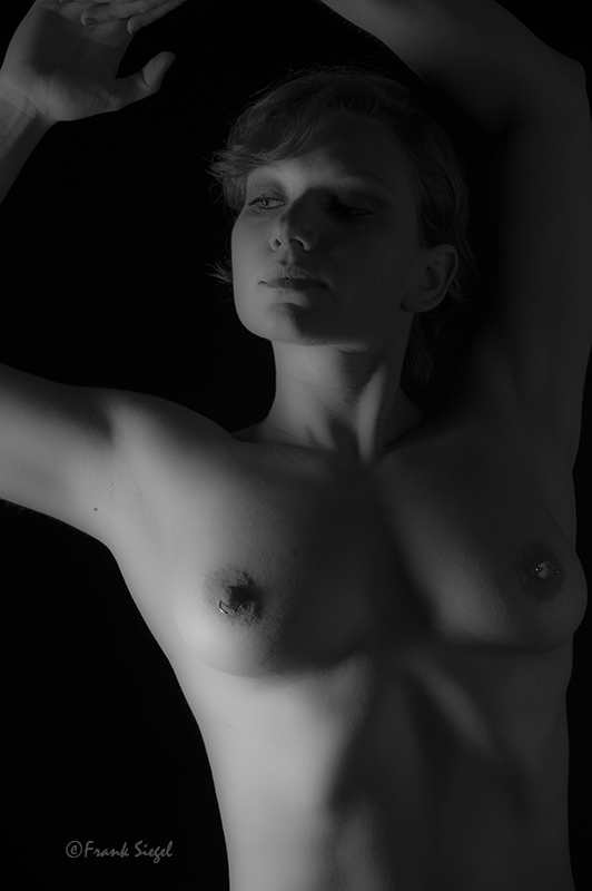 Female model photo shoot of Caroline Lenore by Frank Siegel