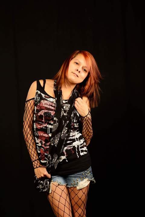 Female model photo shoot of Ash3 LoV3less