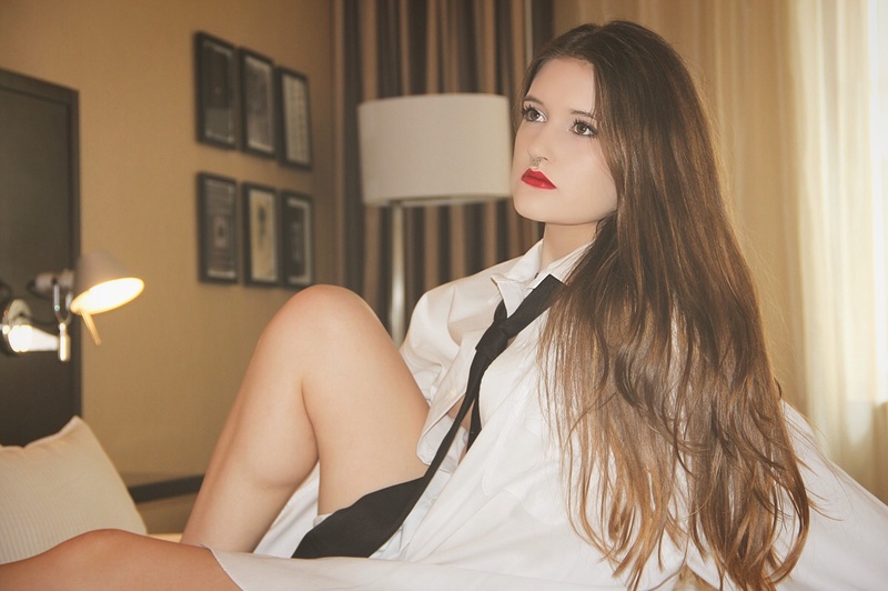 Female model photo shoot of AlexisWatts19