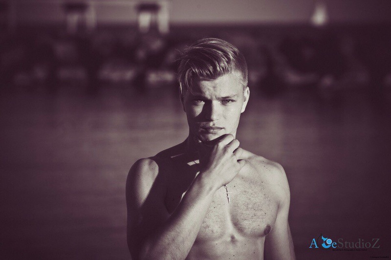 Male model photo shoot of Nazar Vakhotsky by acestudioz