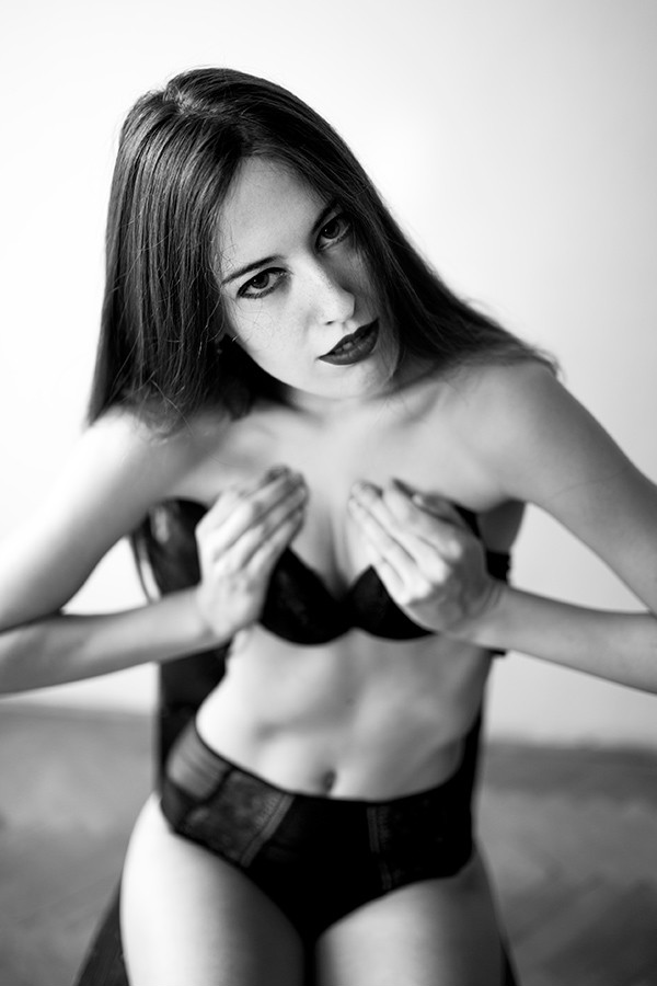 Female model photo shoot of Tereza K Photomodel