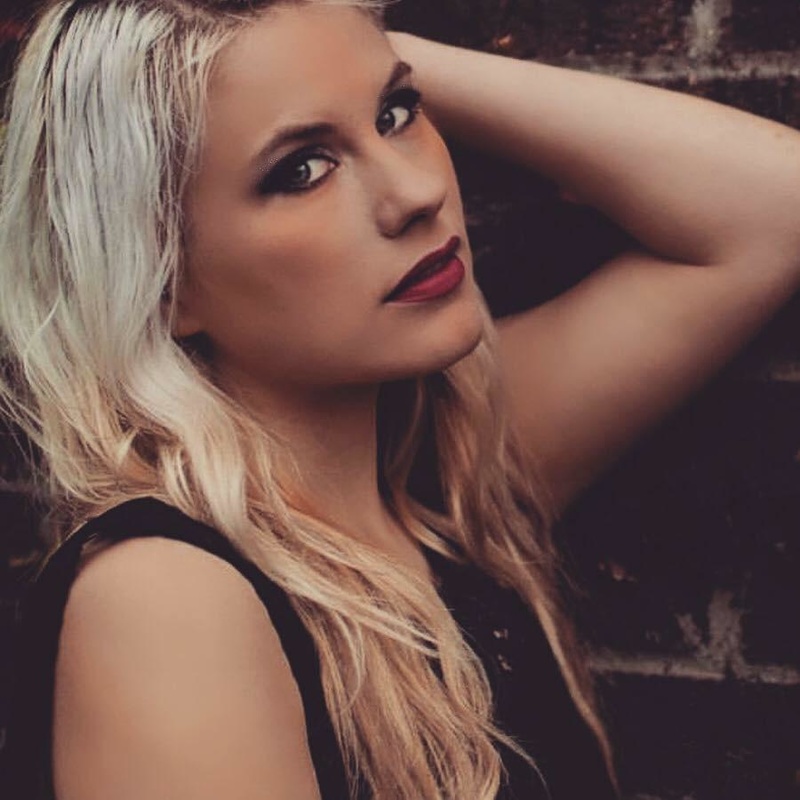 Female model photo shoot of Alyssa Garding