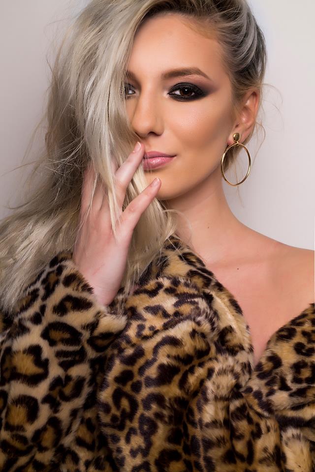 Female model photo shoot of Rox Dumitrascu in Glow Beauty Bar