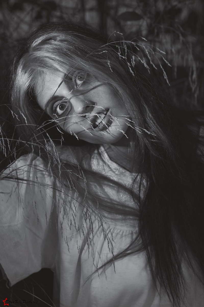 Female model photo shoot of Spookie