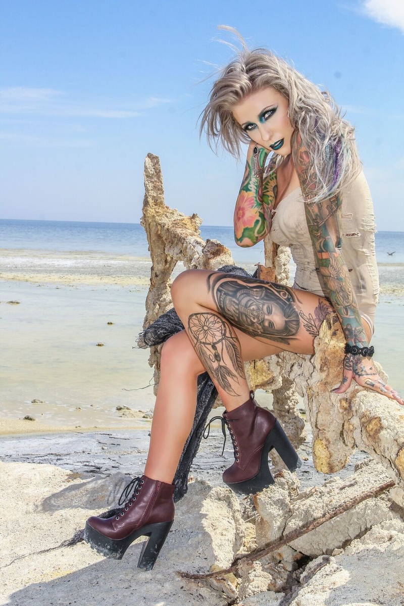 Female model photo shoot of Misskiddkush420 in Salton Sea California
