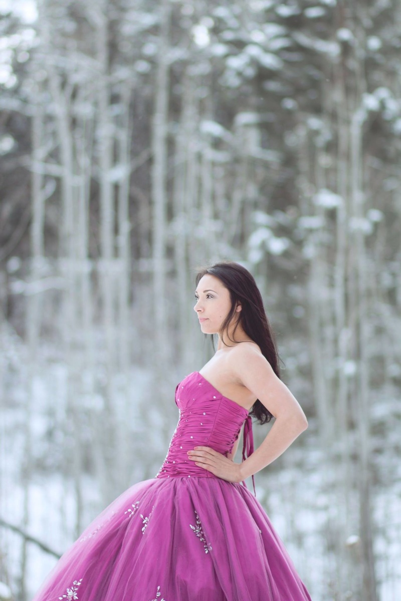 Female model photo shoot of SueEllen Photography and Invalid user_01 in Missoula, Montana