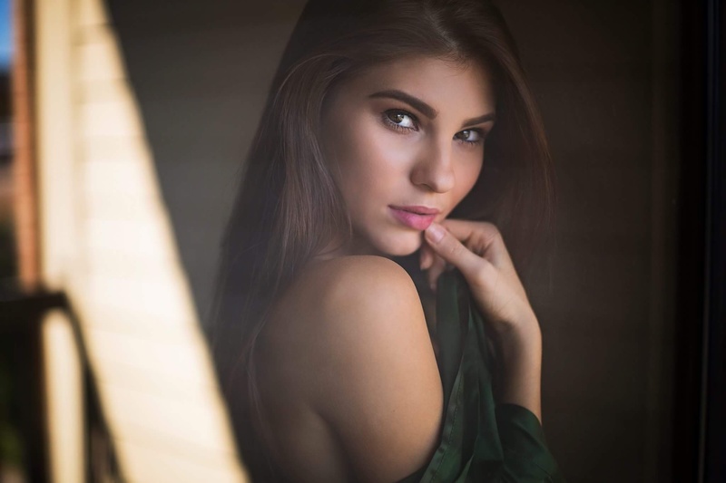 Female model photo shoot of Yana Marienko