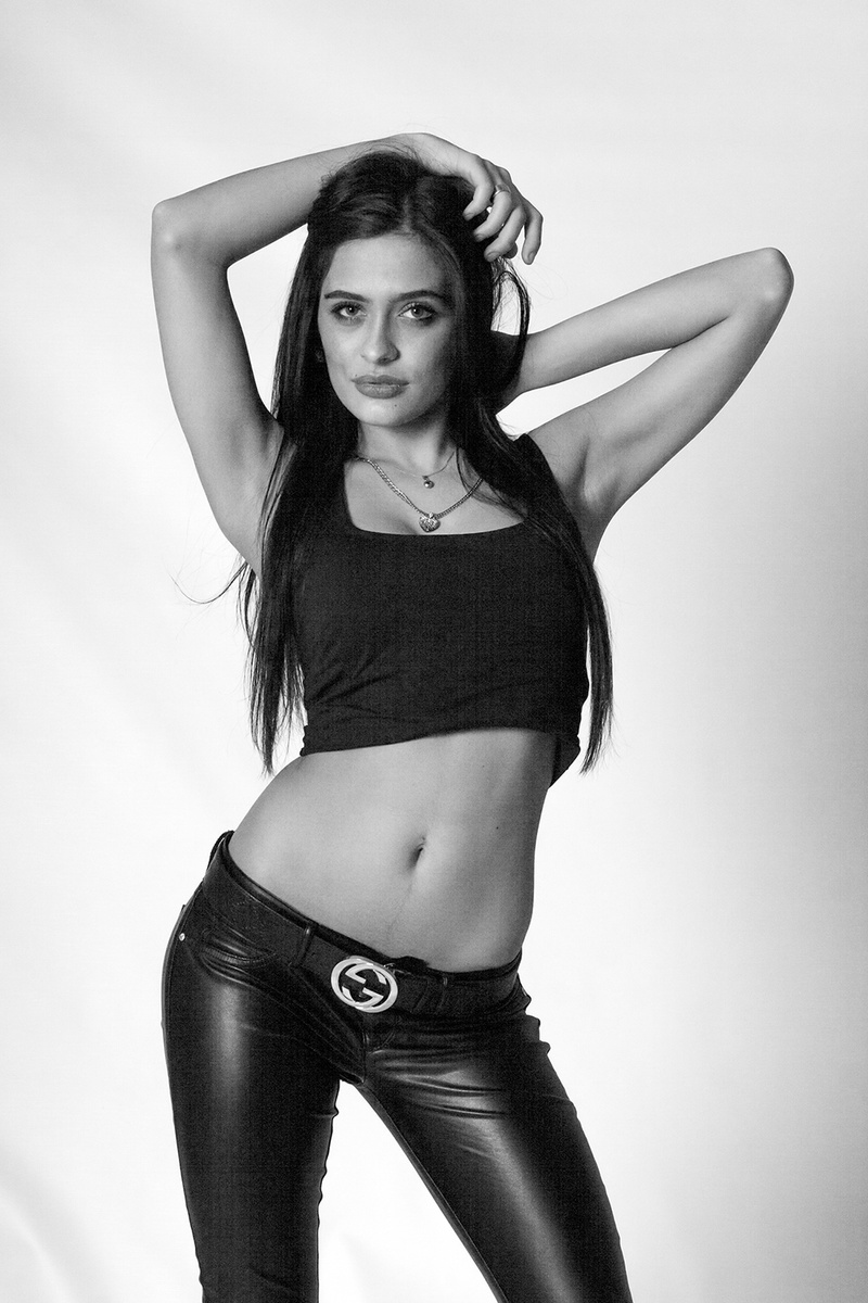 Female model photo shoot of dianastar