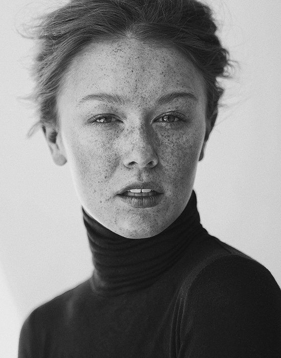 Female model photo shoot of Sarah Redzikowski