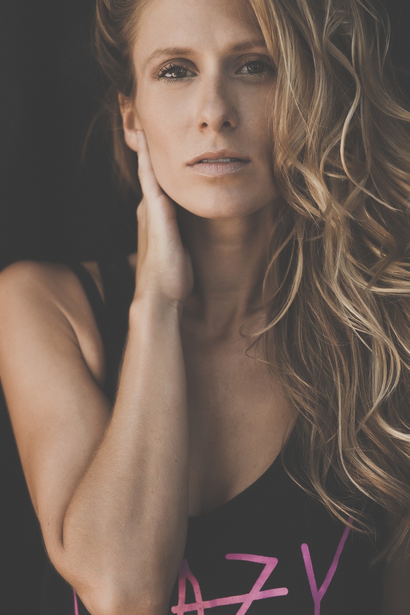 Female model photo shoot of Dana Mason